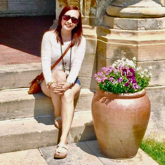 Meet your Posher! - Picture 1 of 5